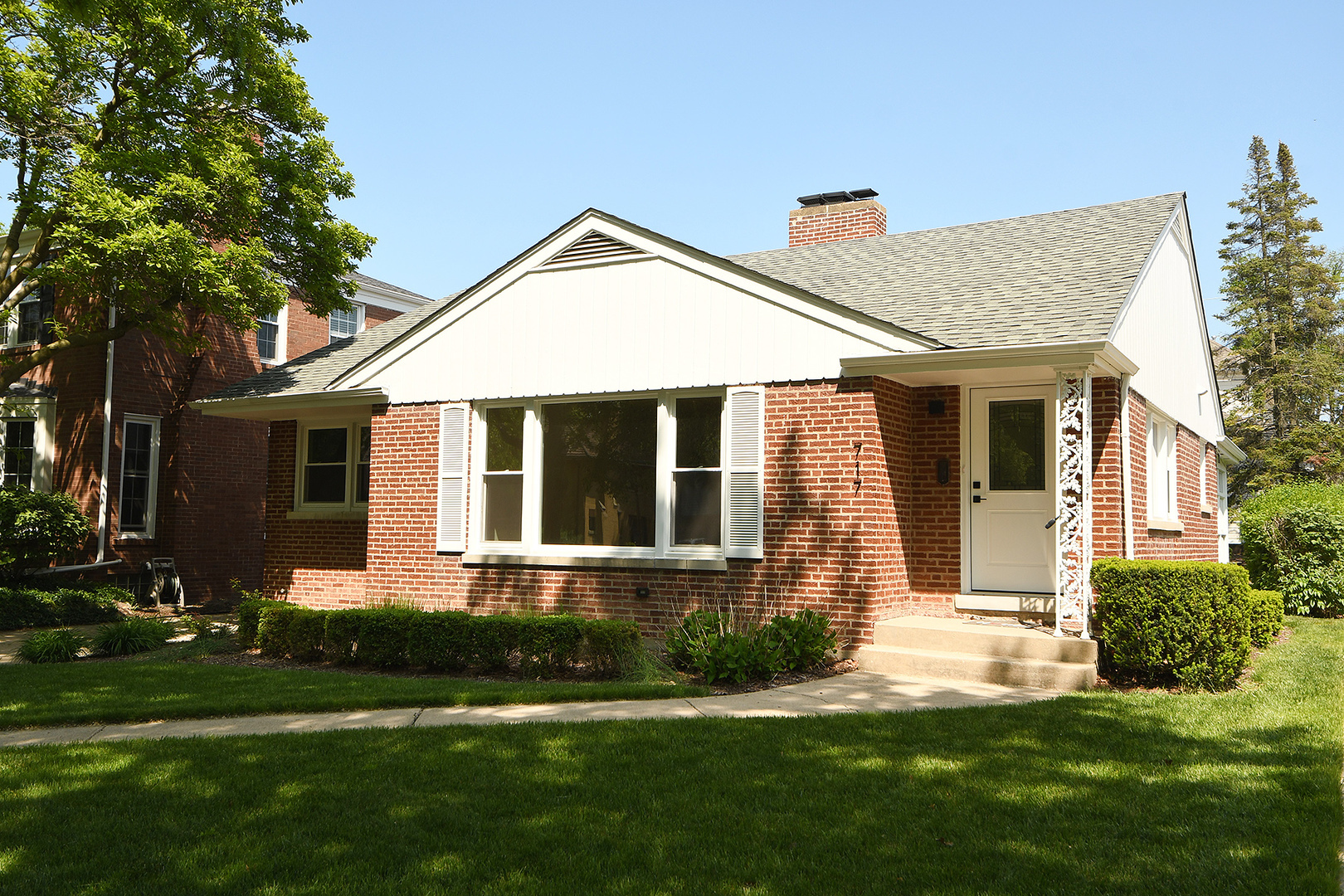 Property Photo:  717 S Kensington Avenue  IL 60525 