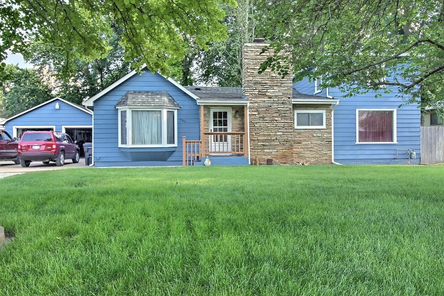 Property Photo:  929 E 43rd St S  KS 67216 