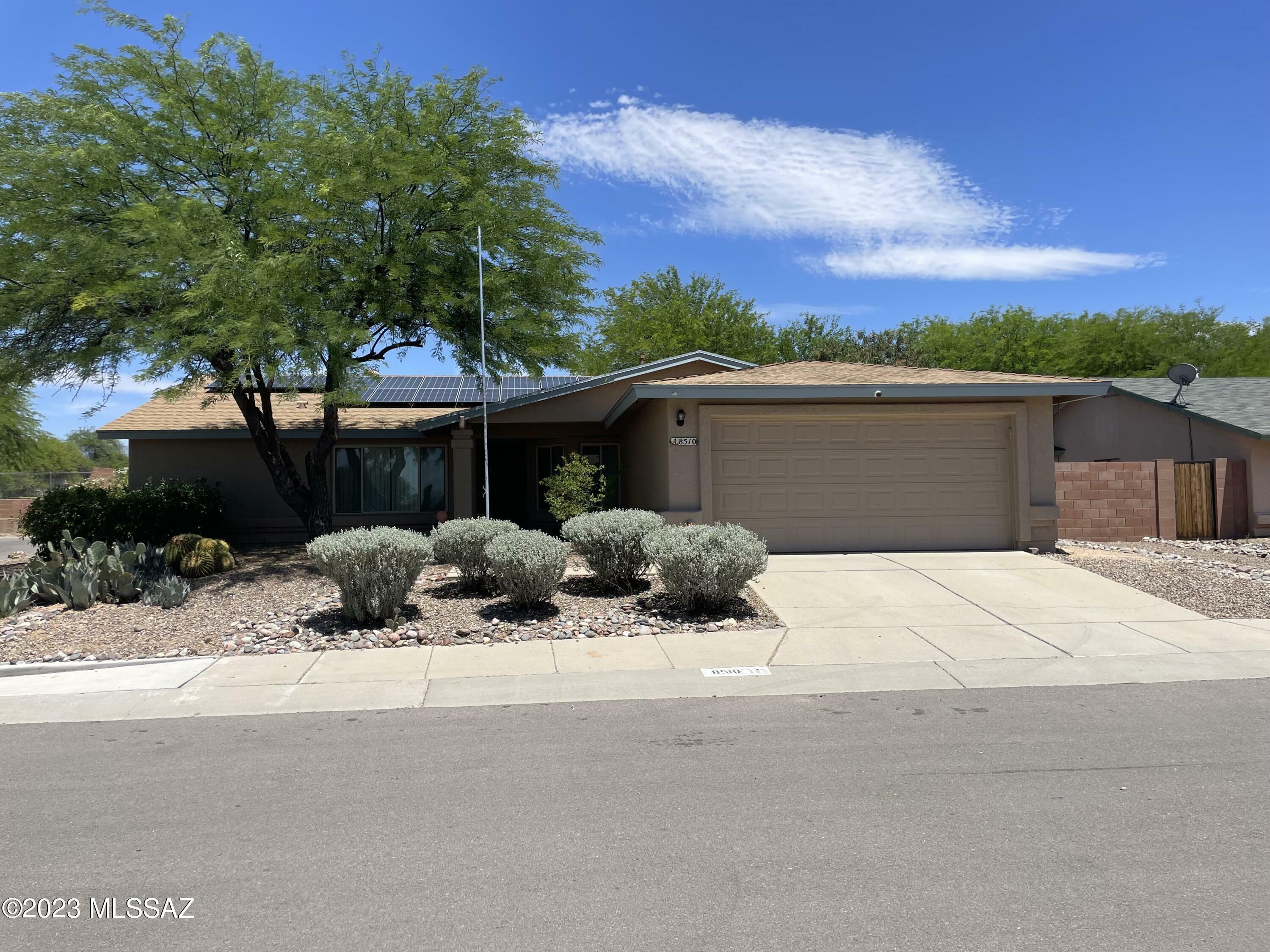 Property Photo:  8510 N Camas Way  AZ 85742 