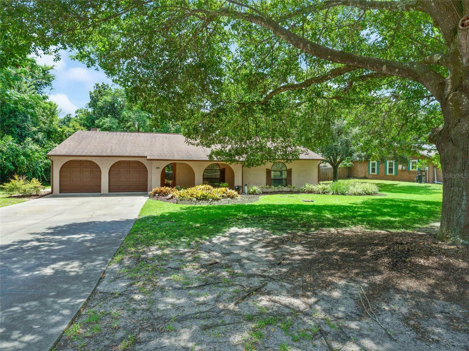 Property Photo:  9852 Fairway Circle  FL 34788 