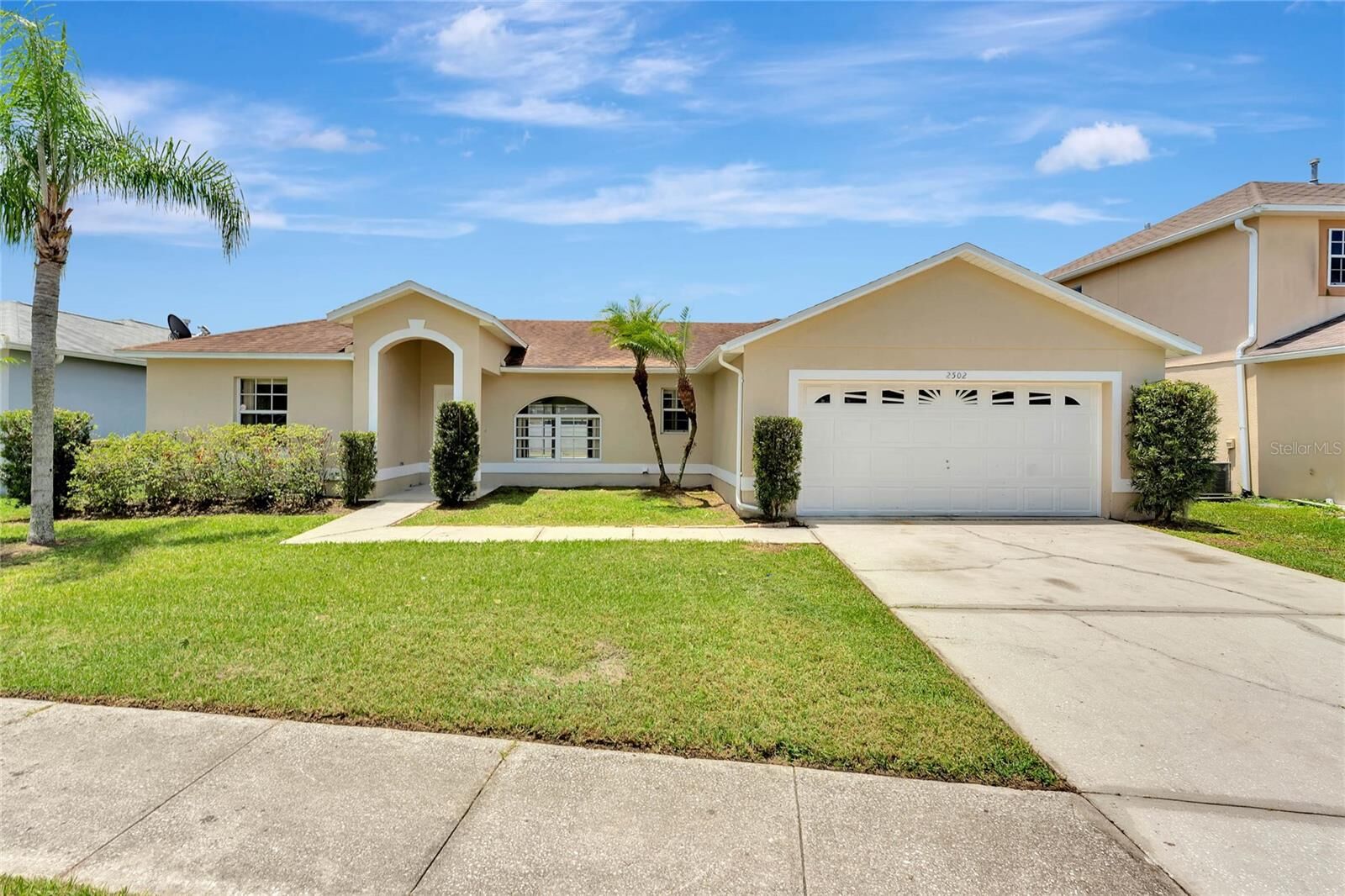 Property Photo:  2502 Jasmine Trace Drive  FL 34758 