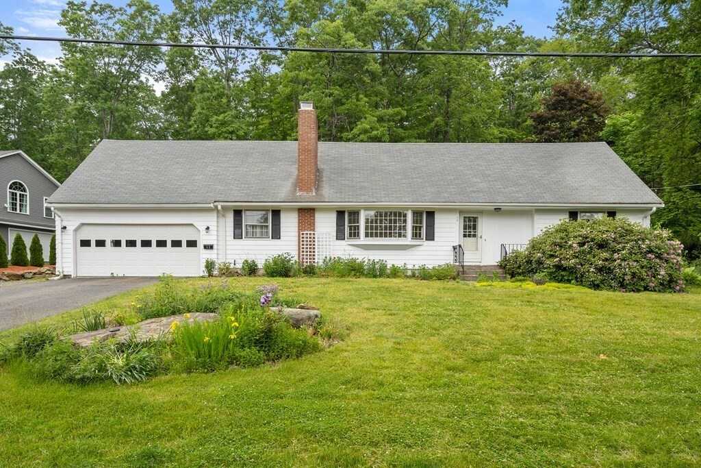 Property Photo: 12 Nipmuc Rd MA 01612