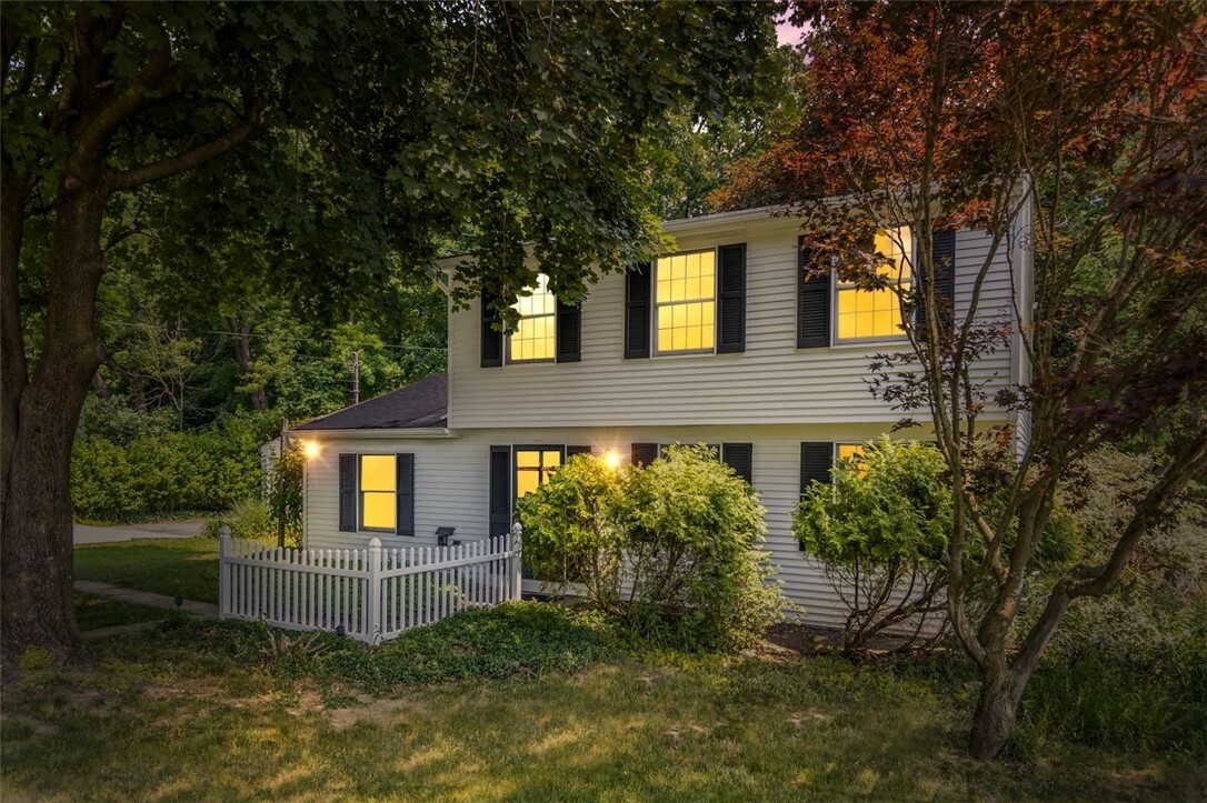 Property Photo:  1140 Huntsridge Drive  PA 15046 