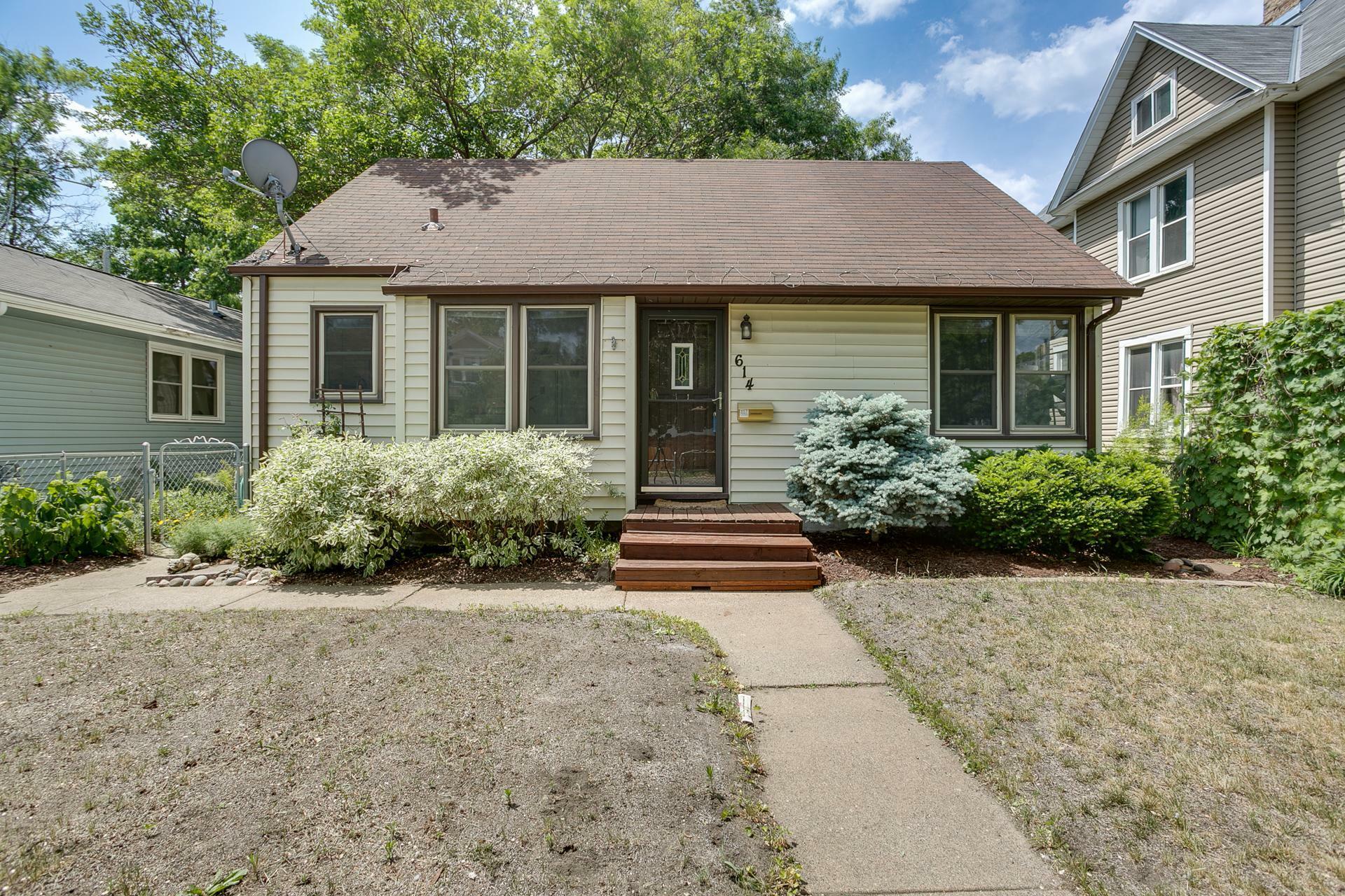 Property Photo:  614 Fillmore Street NE  MN 55413 