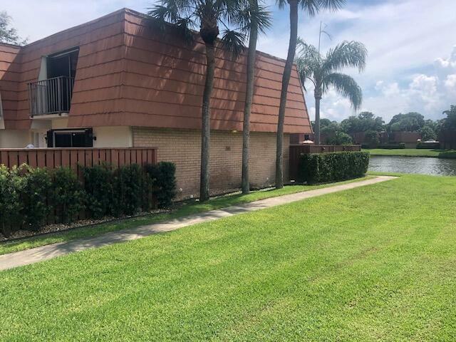 Property Photo: 521 Live Oak Lane 521 FL 33436
