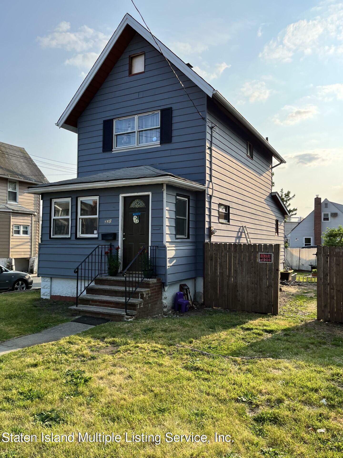 Property Photo:  330 Harbor Road  NY 10303 