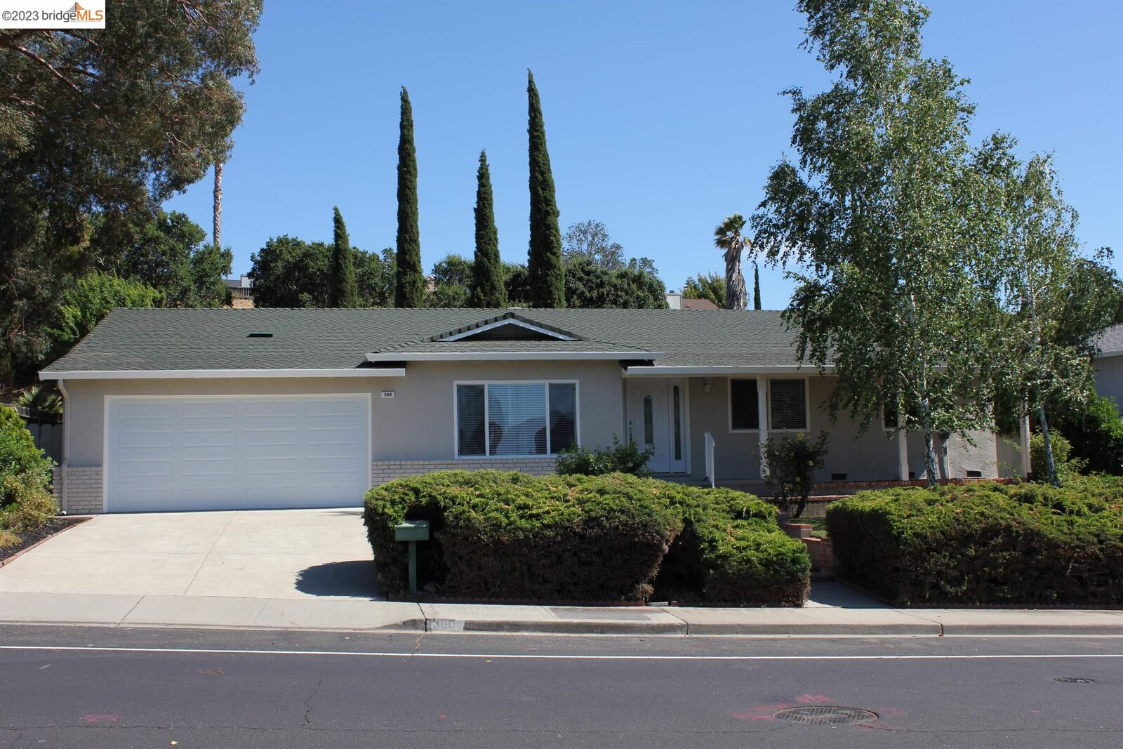 Property Photo:  