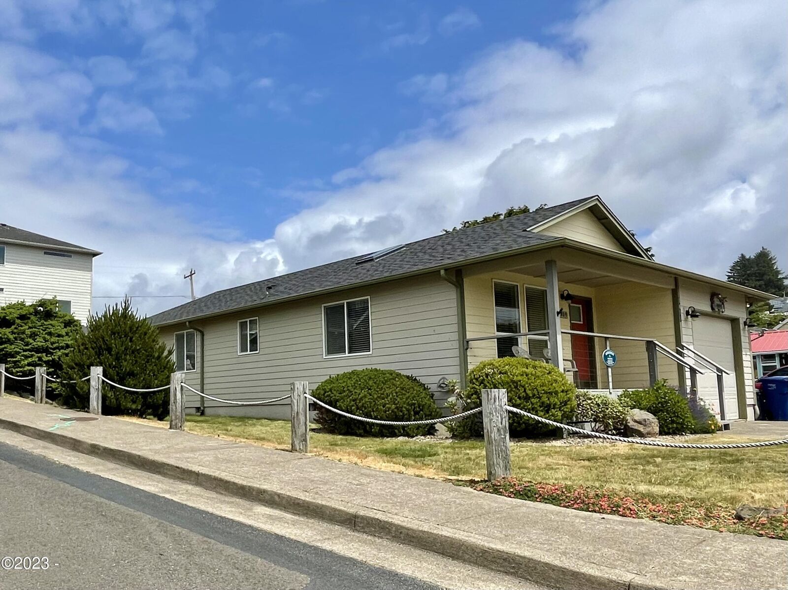 Property Photo:  1409 NW 16th Street  OR 97367 