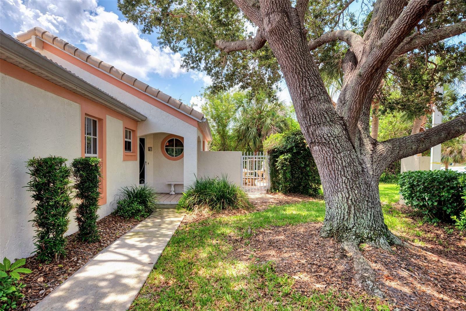 Property Photo:  1202 Capri Isles Boulevard  FL 34292 