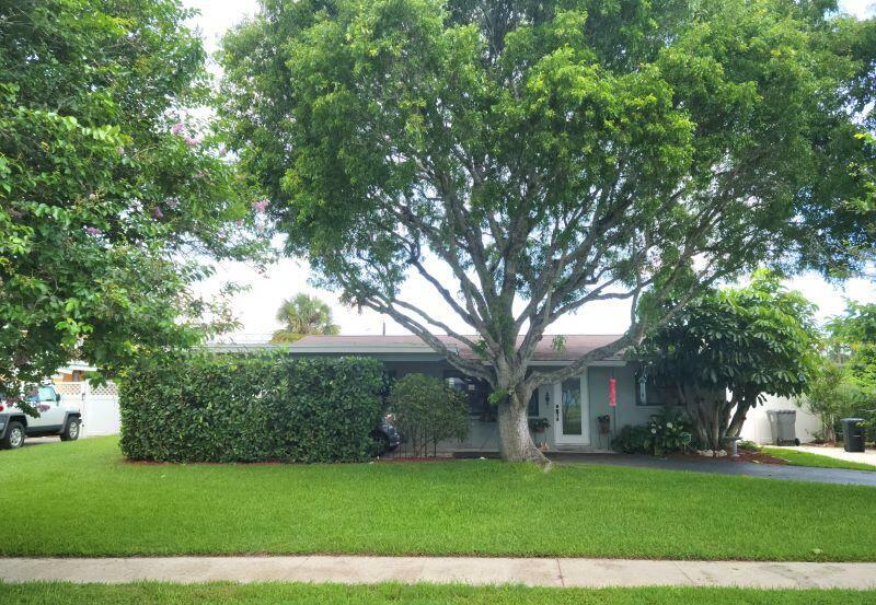 Property Photo: 3599 Gull Road FL 33410