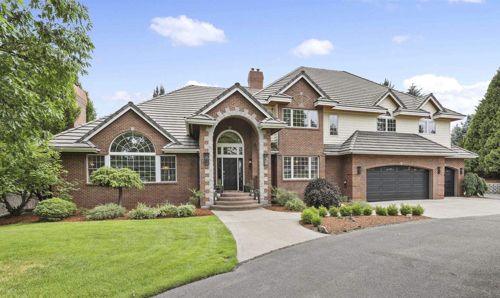 Property Photo:  1520 E Hampton Ln  WA 99208 