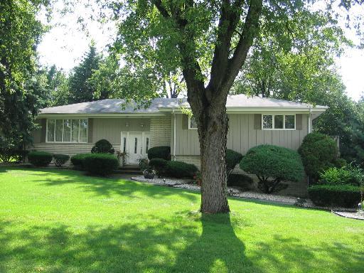 Property Photo: 15 Regent Drive IL 60523