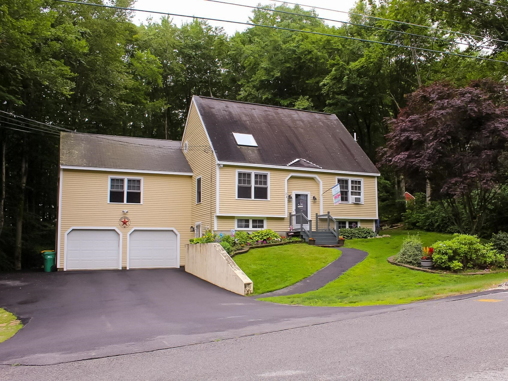 Property Photo: 34 Ledgeview Drive NH 03839