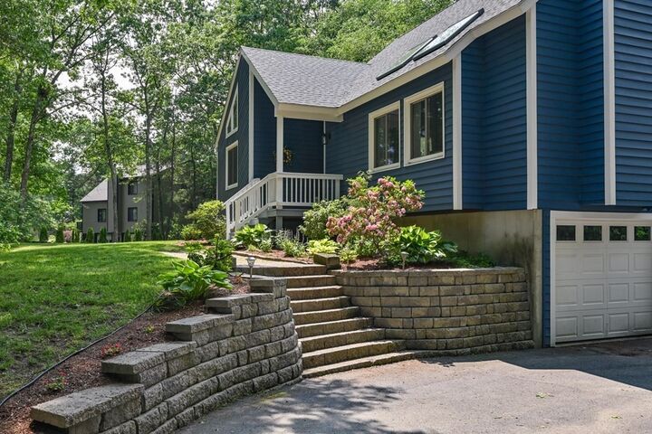 Property Photo:  30 Seasons Lane  NH 03053 