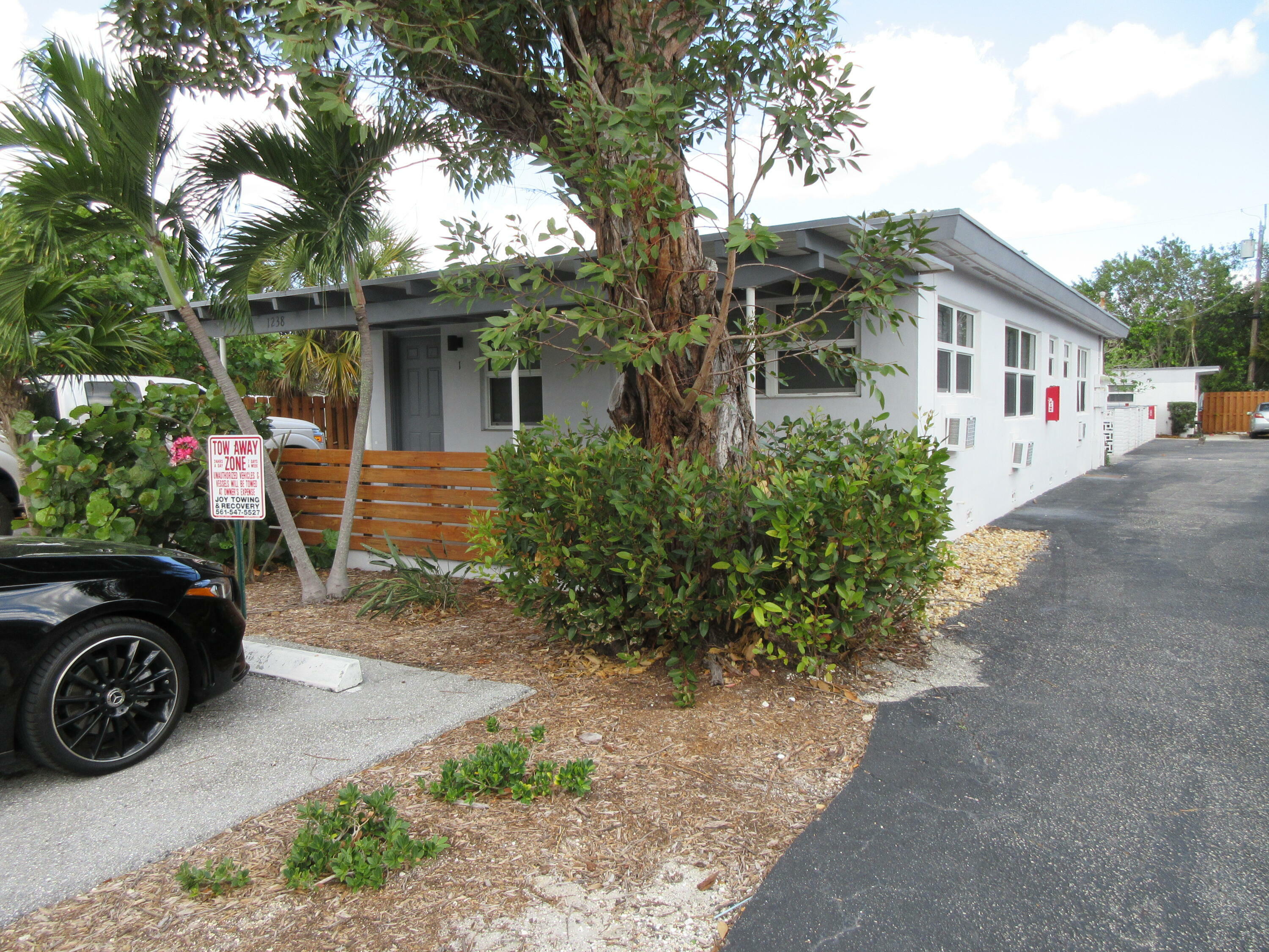 Property Photo:  1234 17th Avenue N 4  FL 33460 