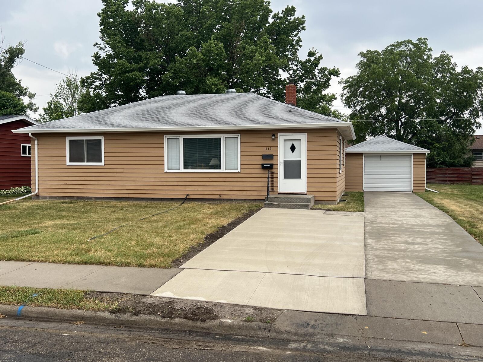 Property Photo:  1412 Royal Rd  SD 57401 