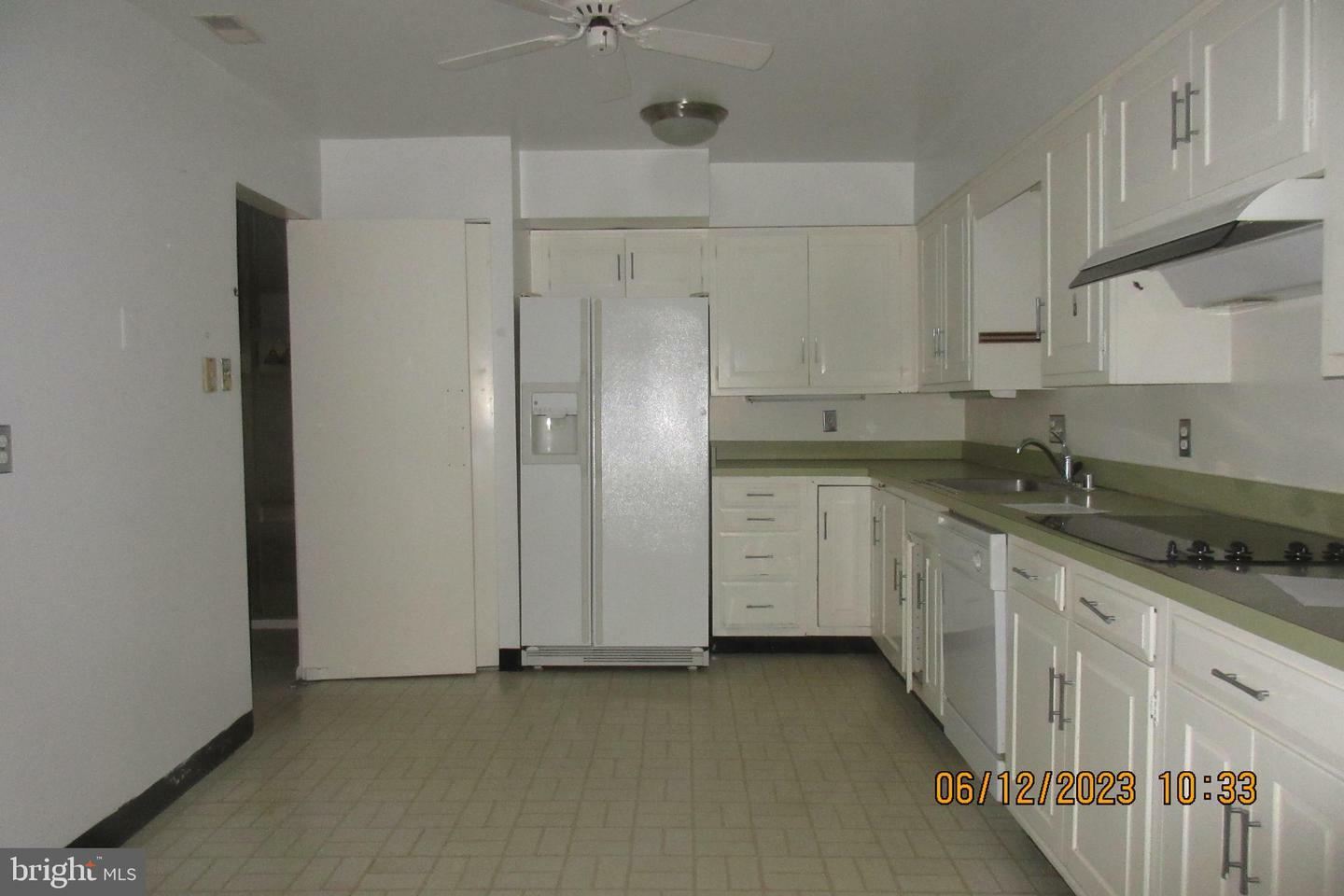 Property Photo: 4990 Sentinel Drive 16-102 MD 20816