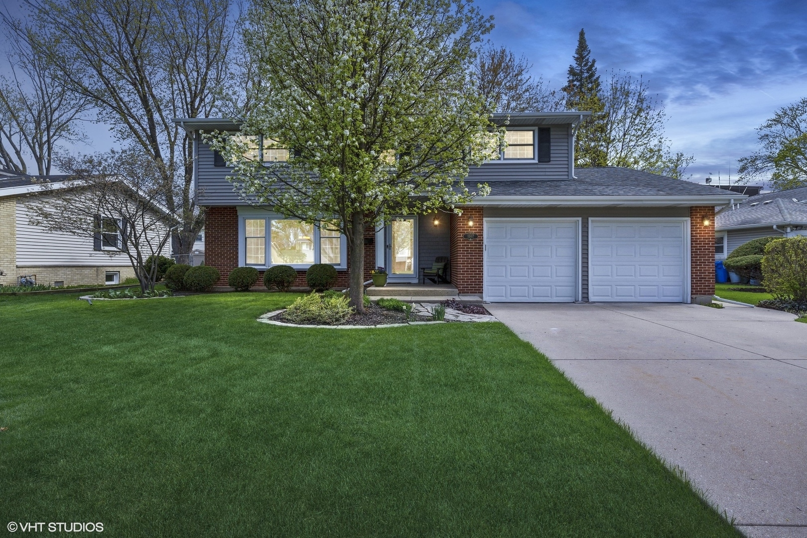 Property Photo:  1107 E Greenwood Drive  IL 60056 