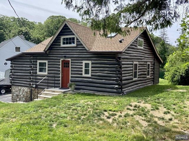 Property Photo:  8 Upsala Path  NJ 07480 