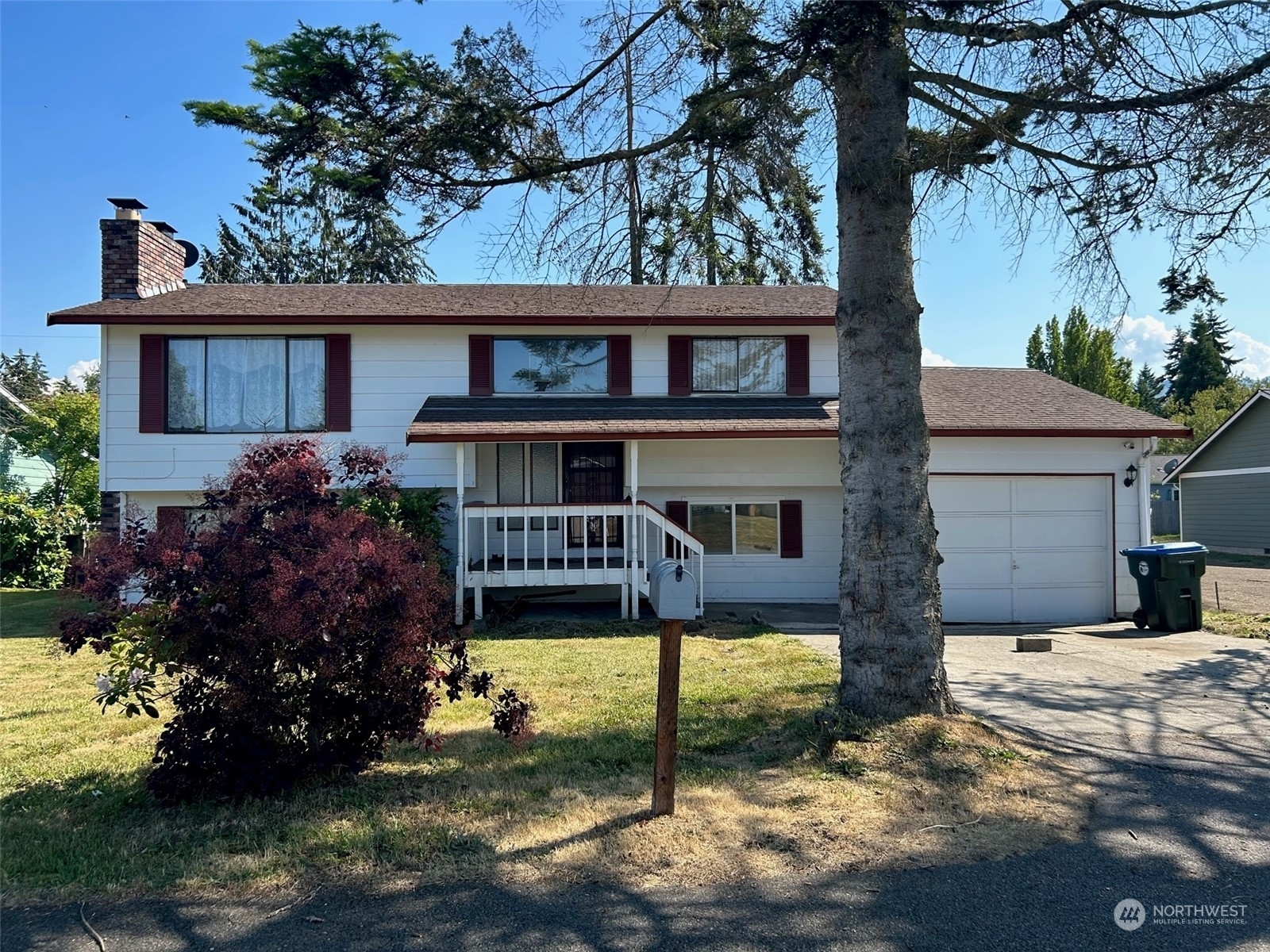 Property Photo:  1126 E Highland Avenue  WA 98362 