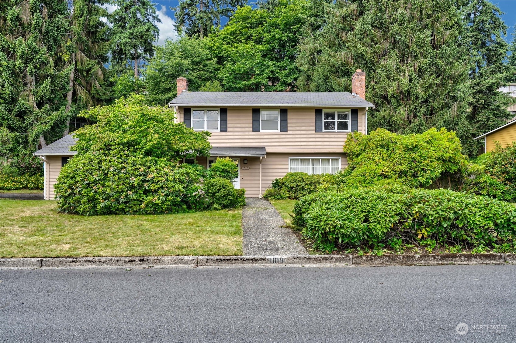 Property Photo:  1019 110th Avenue SE  WA 98004 