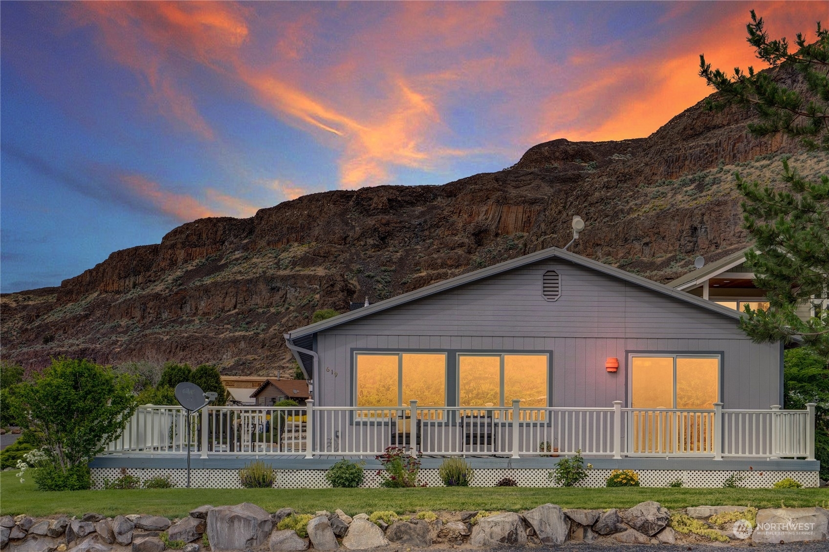 Property Photo: 619 Boyer Avenue SW WA 98848