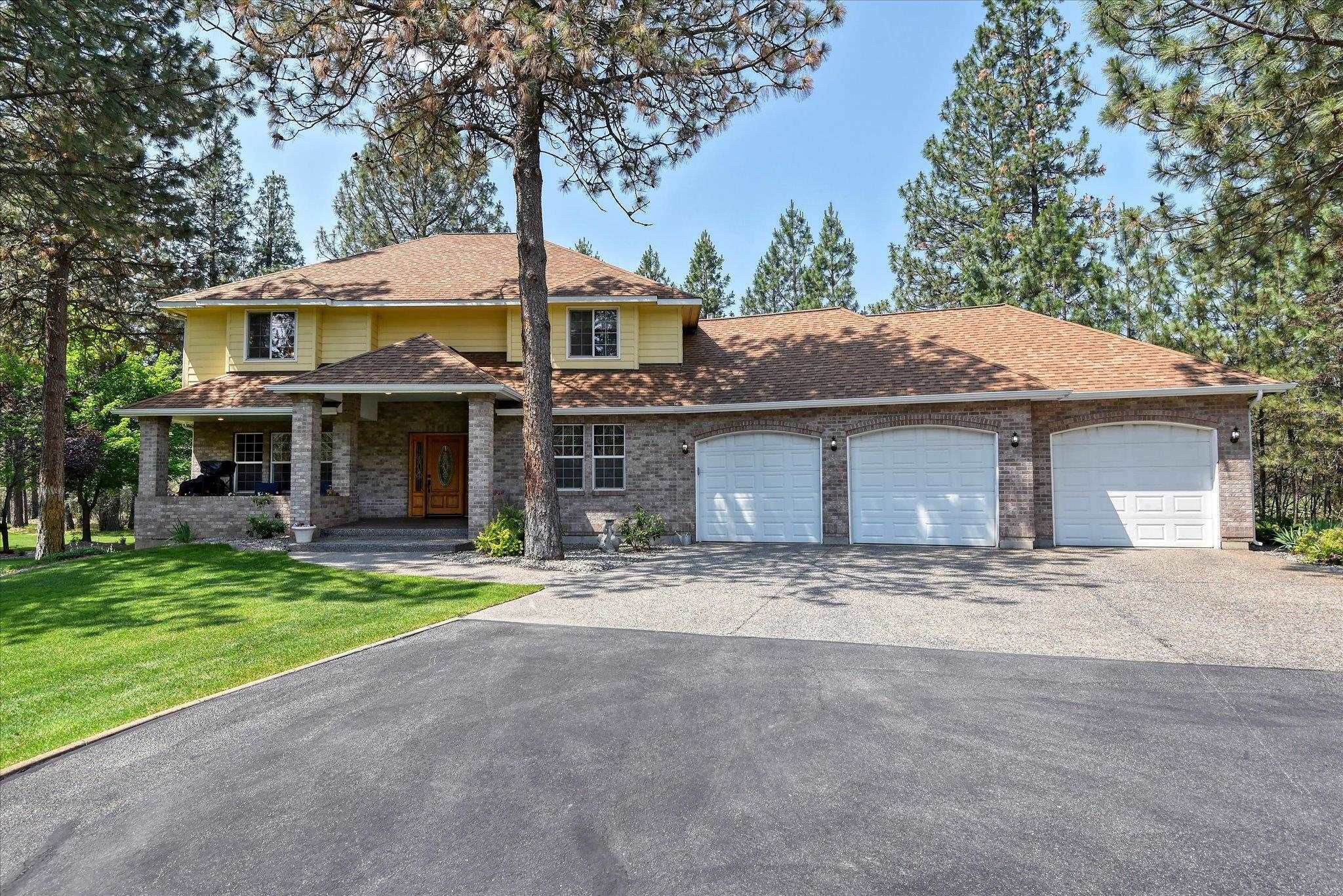 Property Photo: 8219 W Rutter Pkwy WA 99208