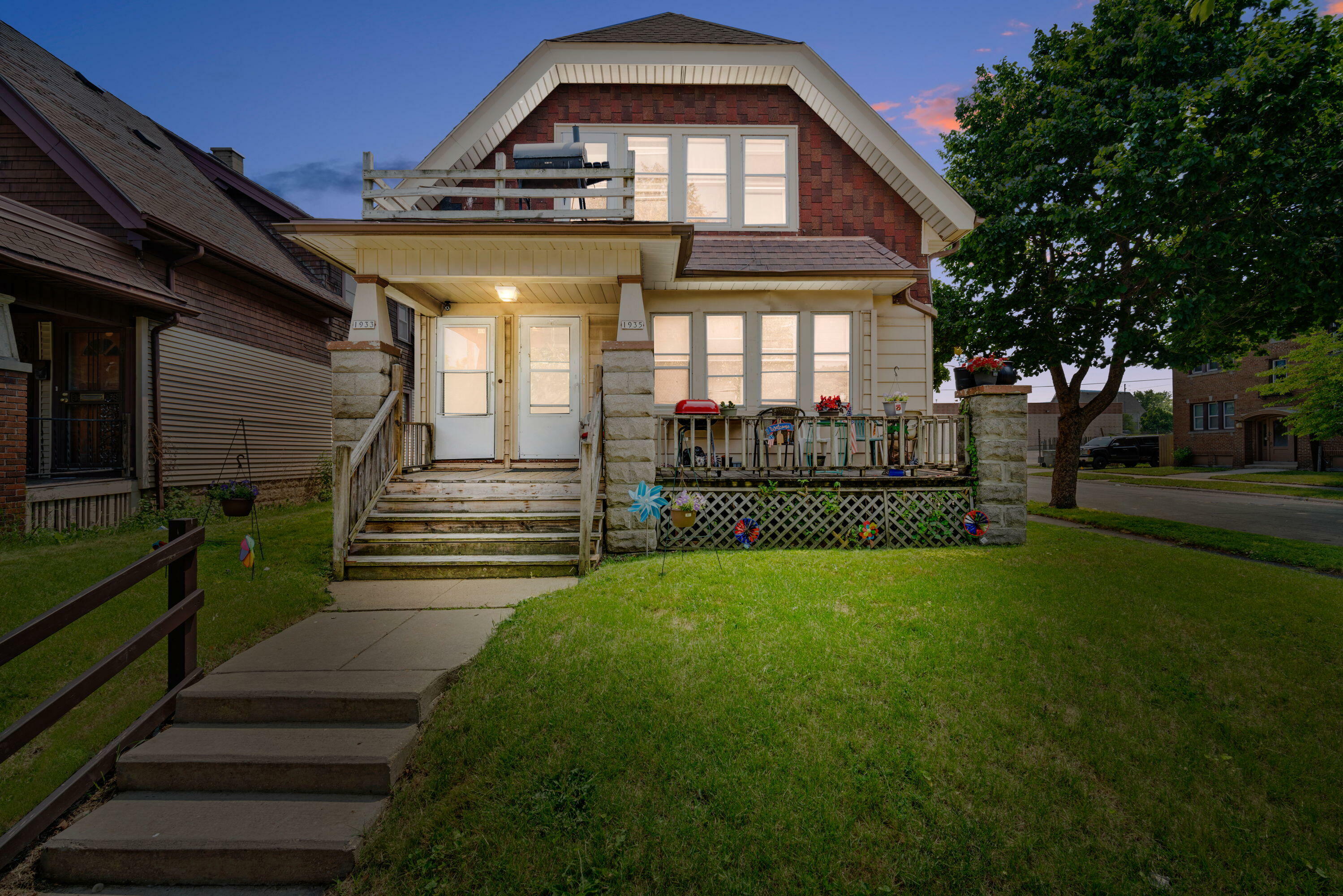 Property Photo:  1933 W Vienna Ave 1935  WI 53206 