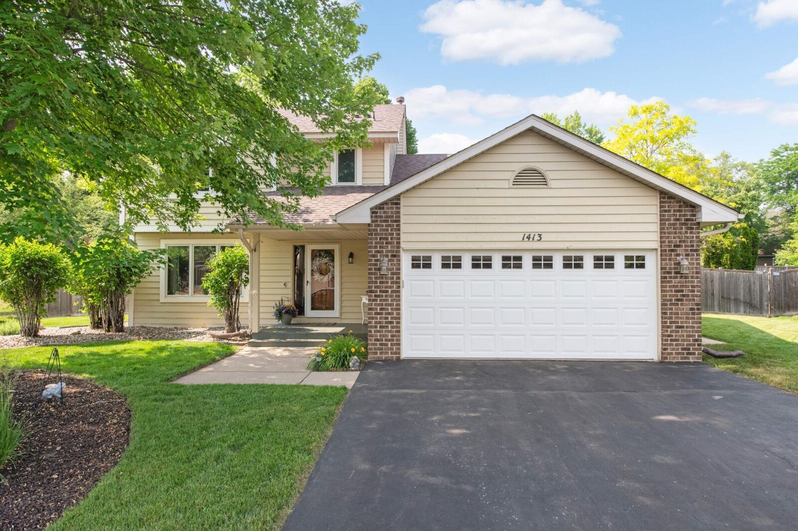 Property Photo:  1413 Horseshoe Circle  MN 55122 