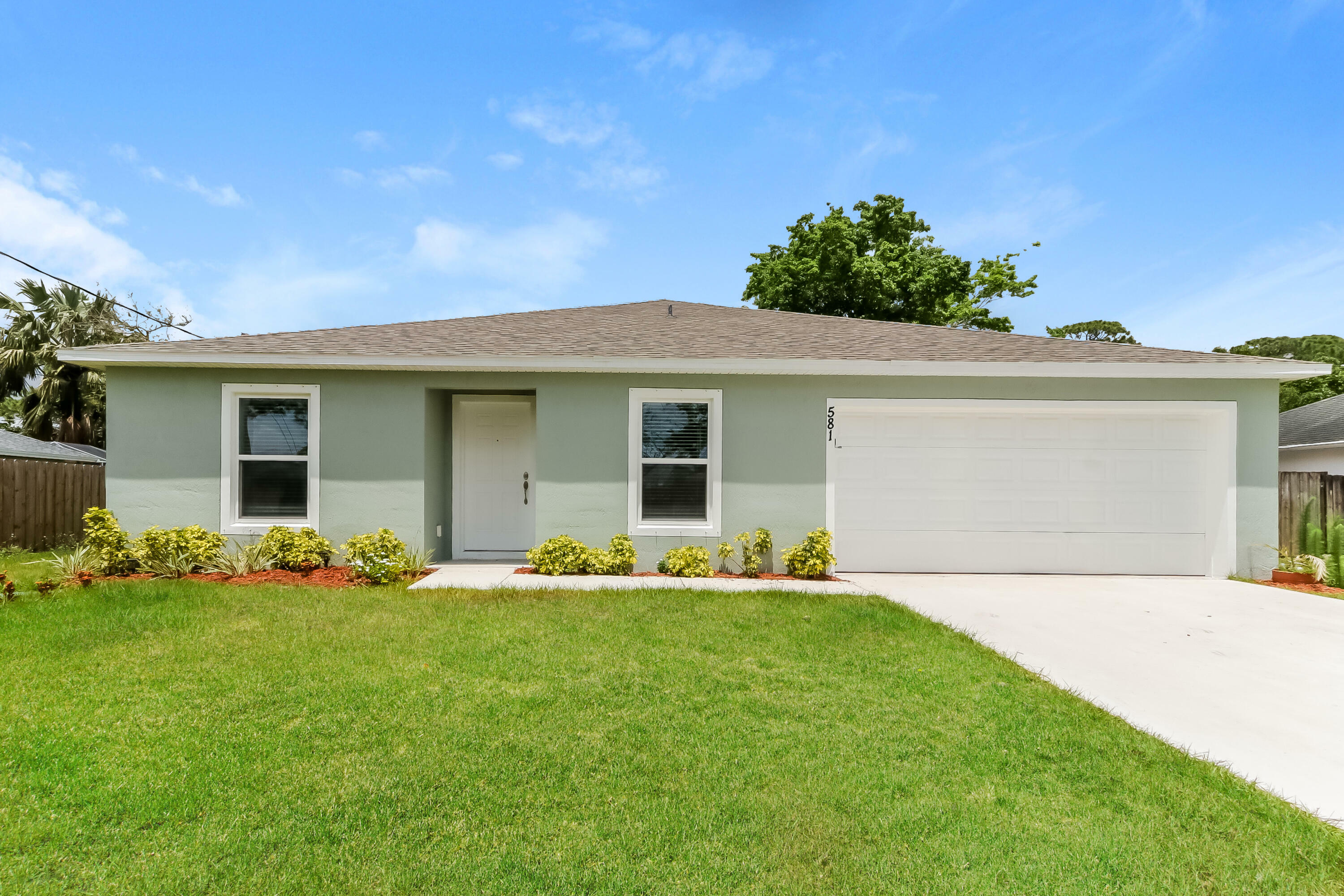 Property Photo:  581 SW Todd Avenue  FL 34983 