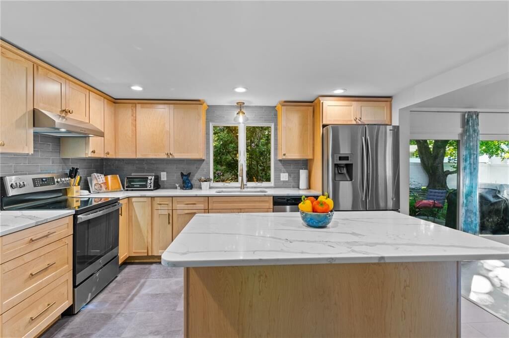 Property Photo:  50 Apple Tree Ct  RI 02852 