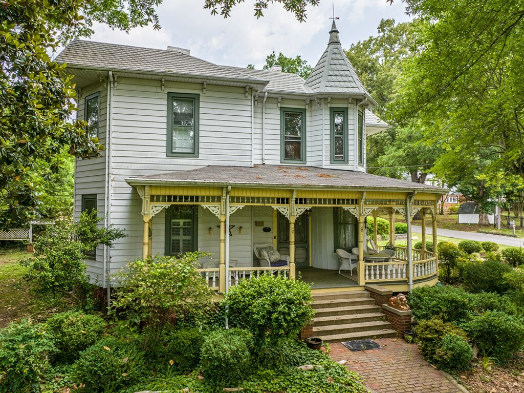 Property Photo:  900 Virginia Avenue  VA 23927 