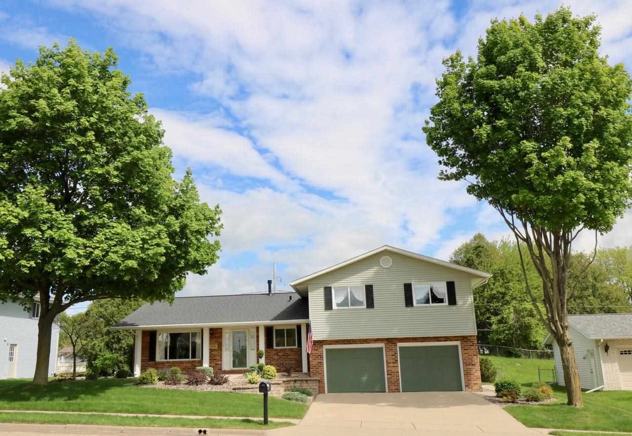 Property Photo:  2086 Judson Drive  IA 52001 