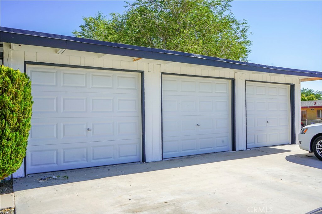 Property Photo:  21550 Nisqualli  CA 92308 