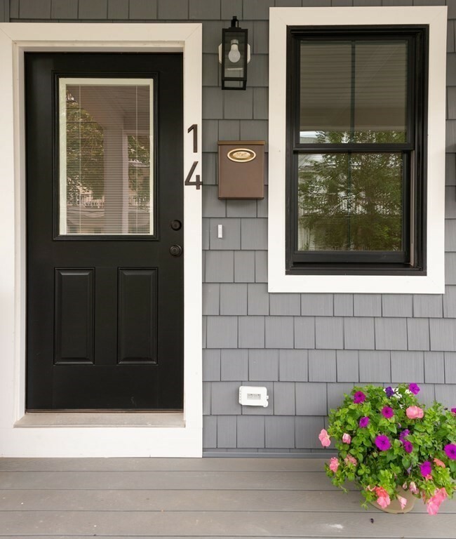 Property Photo:  14 Egerton Rd 14  MA 02474 