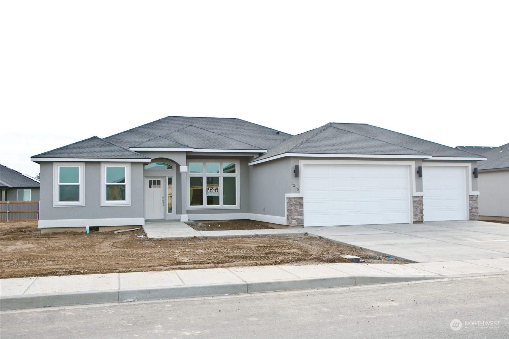 Property Photo: 1342 E Cascade Street WA 99344
