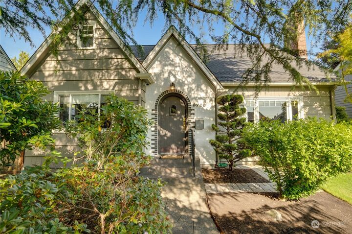 Property Photo:  3709 N Madison Street  WA 98407 