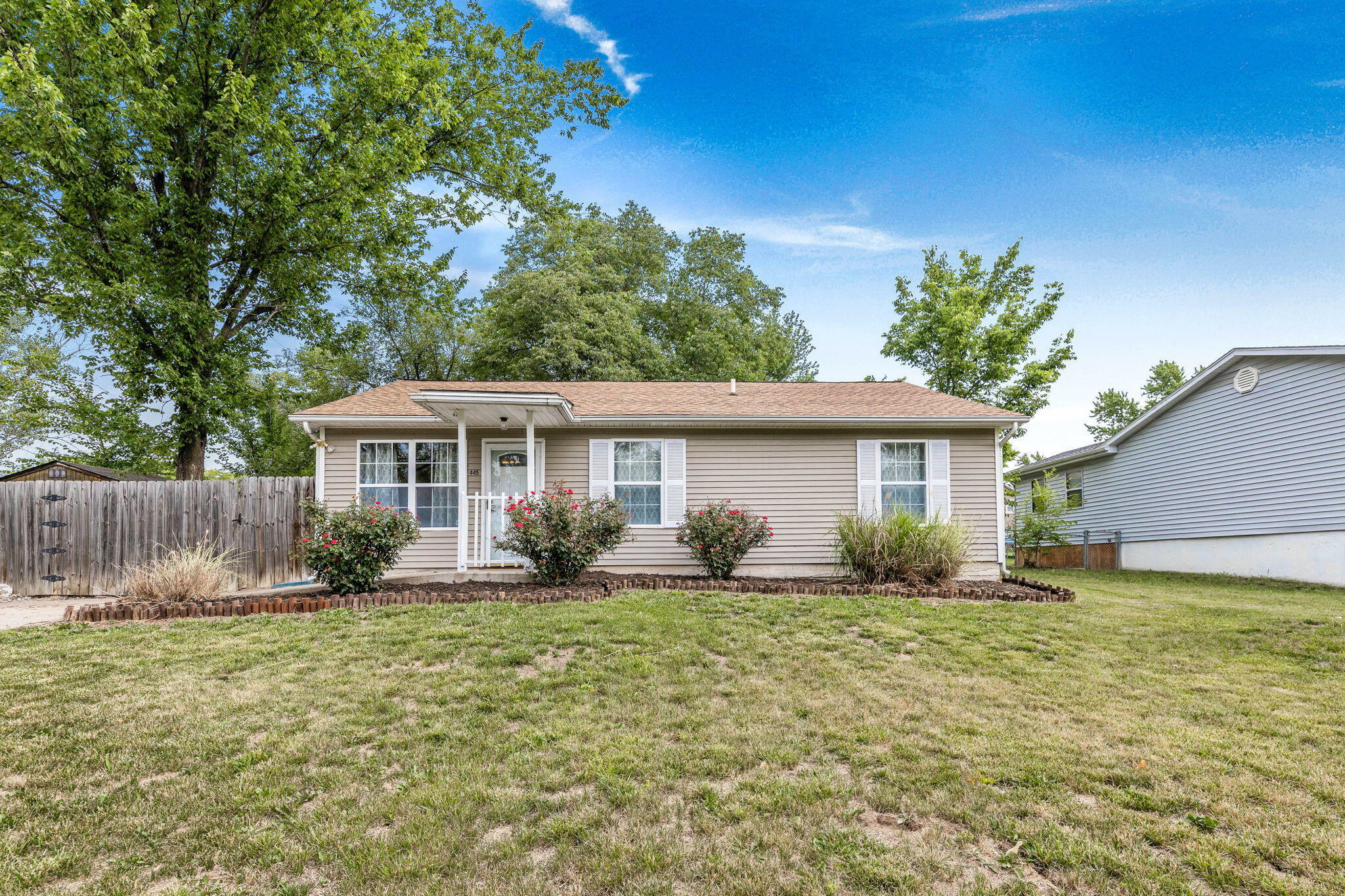 Property Photo:  445 E Winter St  MO 65202 