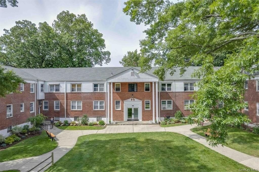 Property Photo:  4 South Road 1U  NY 10528 