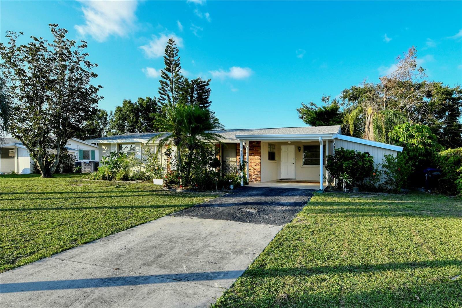 Property Photo:  138 Venice East Boulevard  FL 34293 