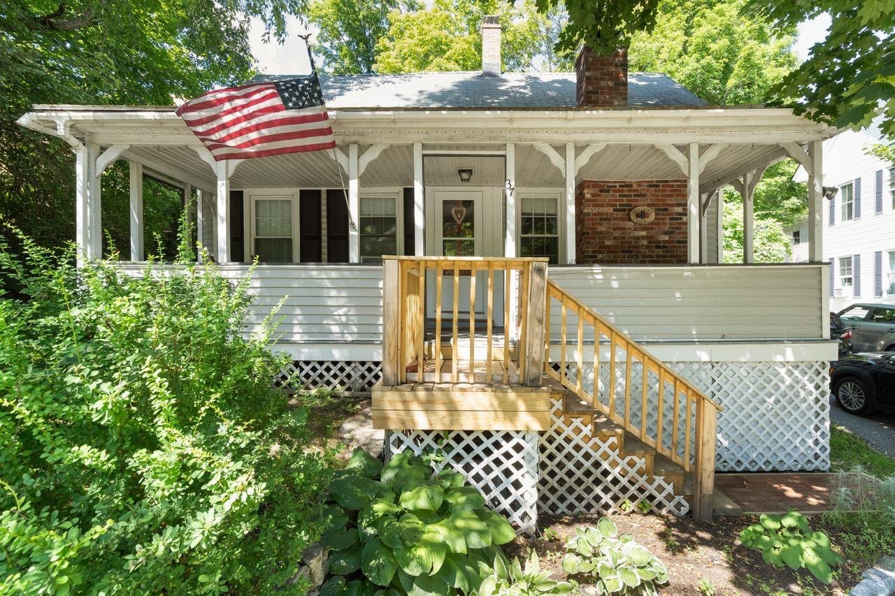 Property Photo:  37 Elm Street  NH 03894 