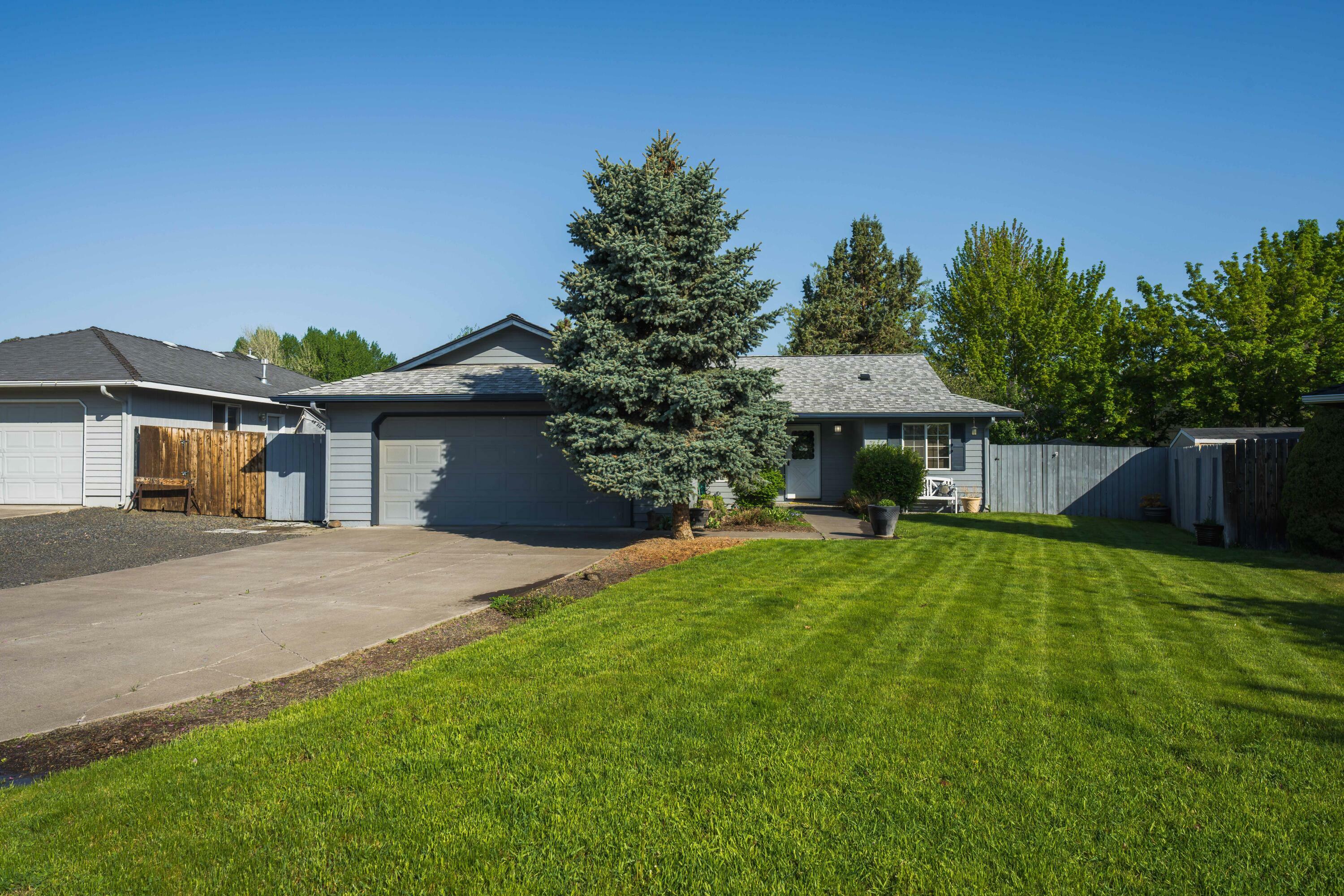 Property Photo:  61875 Avonlea Circle  OR 97702 