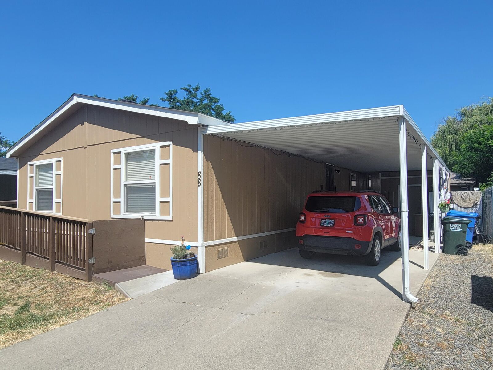 Property Photo: 633 E Archwood Drive 88 OR 97524