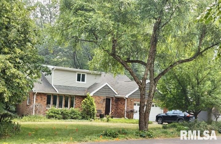 816 W Deerbrook Drive  Peoria IL 61615 photo