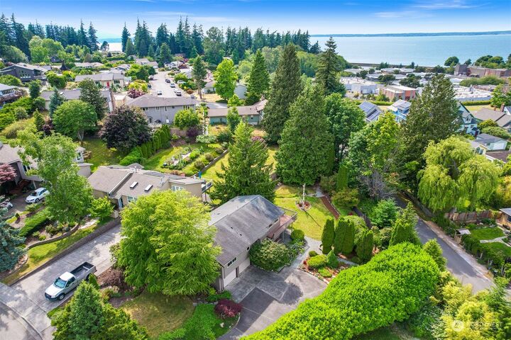 Property Photo:  220 Bayside Place  WA 98225 
