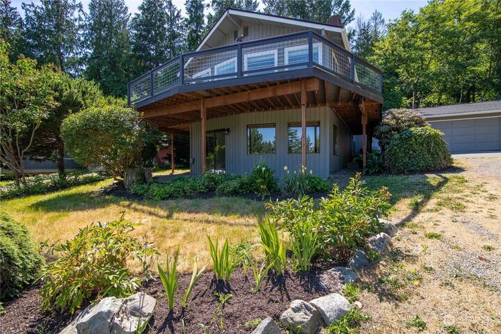 Property Photo:  413 Umatilla Place  WA 98257 