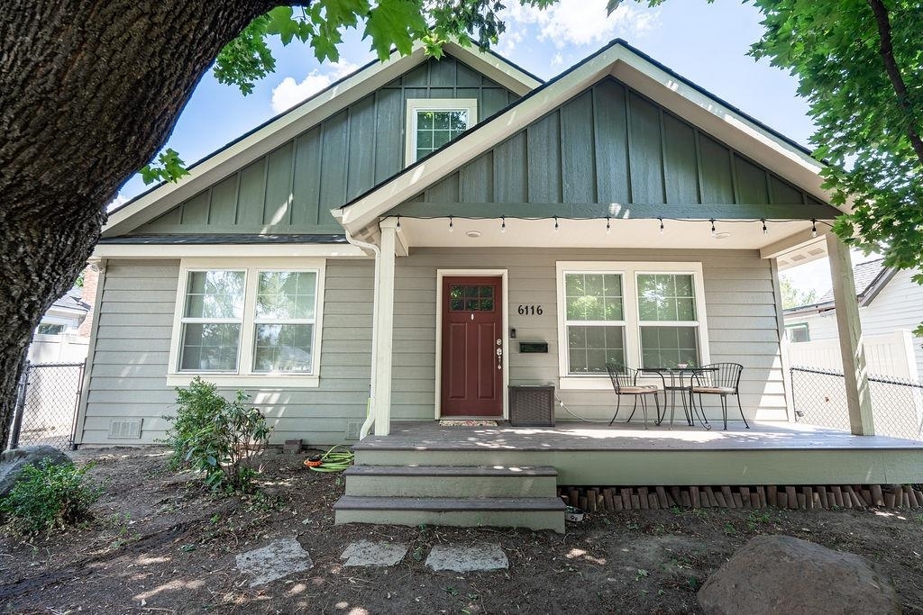 Property Photo:  6116 N Howard St  WA 99205 