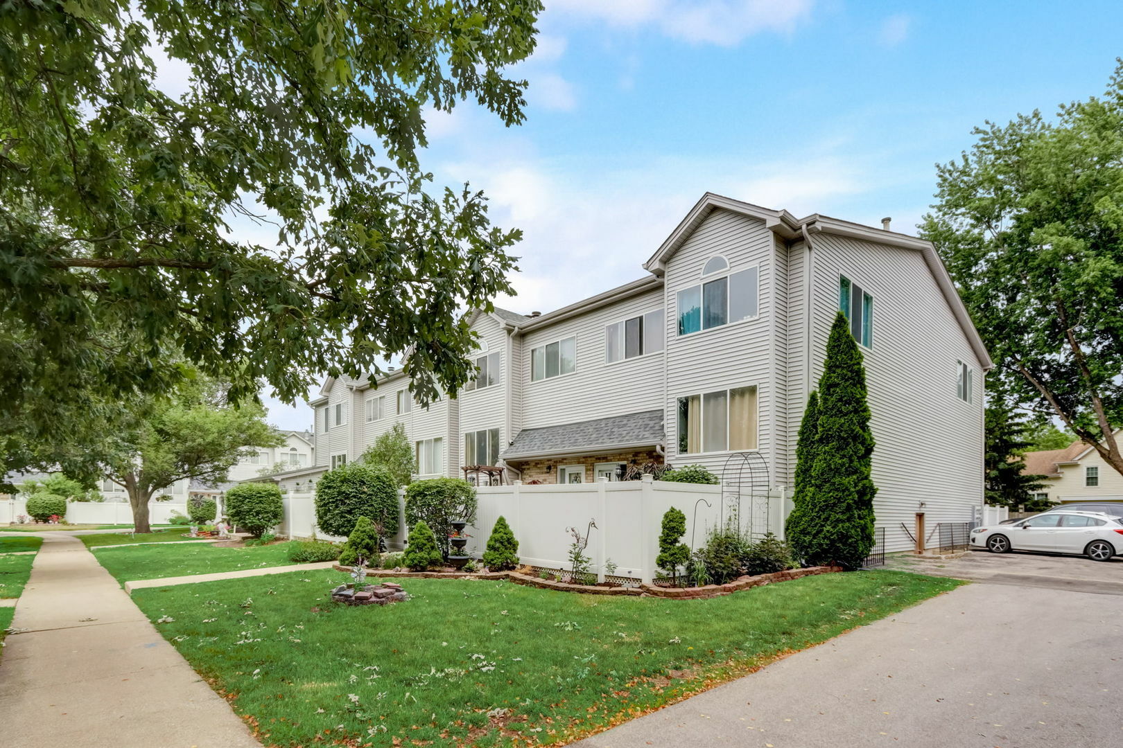 Property Photo: 302 Park Ridge Lane B IL 60504