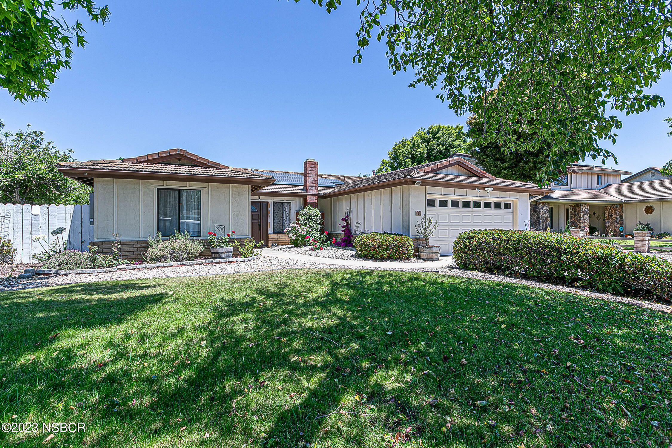 Property Photo: 411 Via De La Cruz CA 93455