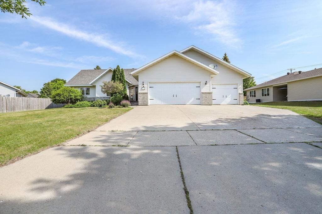 Property Photo: 1239 Lilac Avenue MN 56537